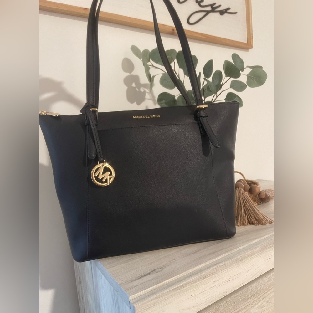 Black Michael Kors tote purse